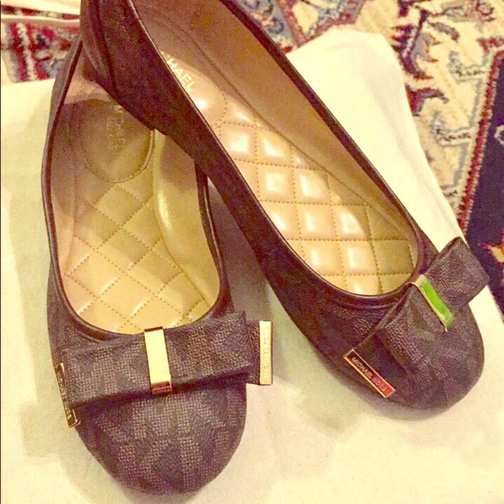 MK monogrammed flat shoes size 9. BNWT.